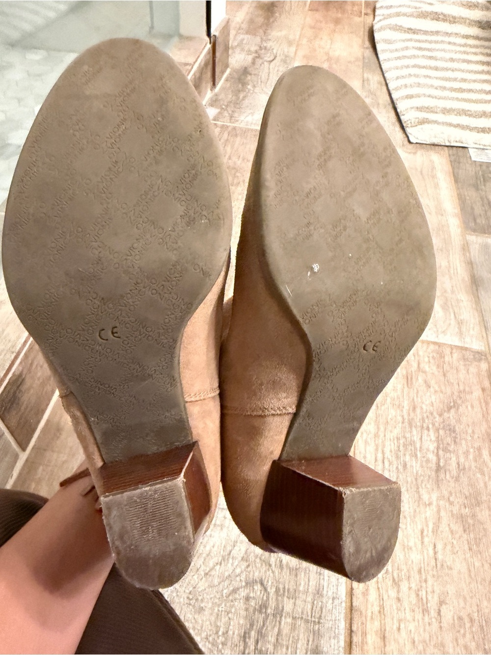 VIONIC Upright Madeline Bootie Size 9 - Picture 6 of 8